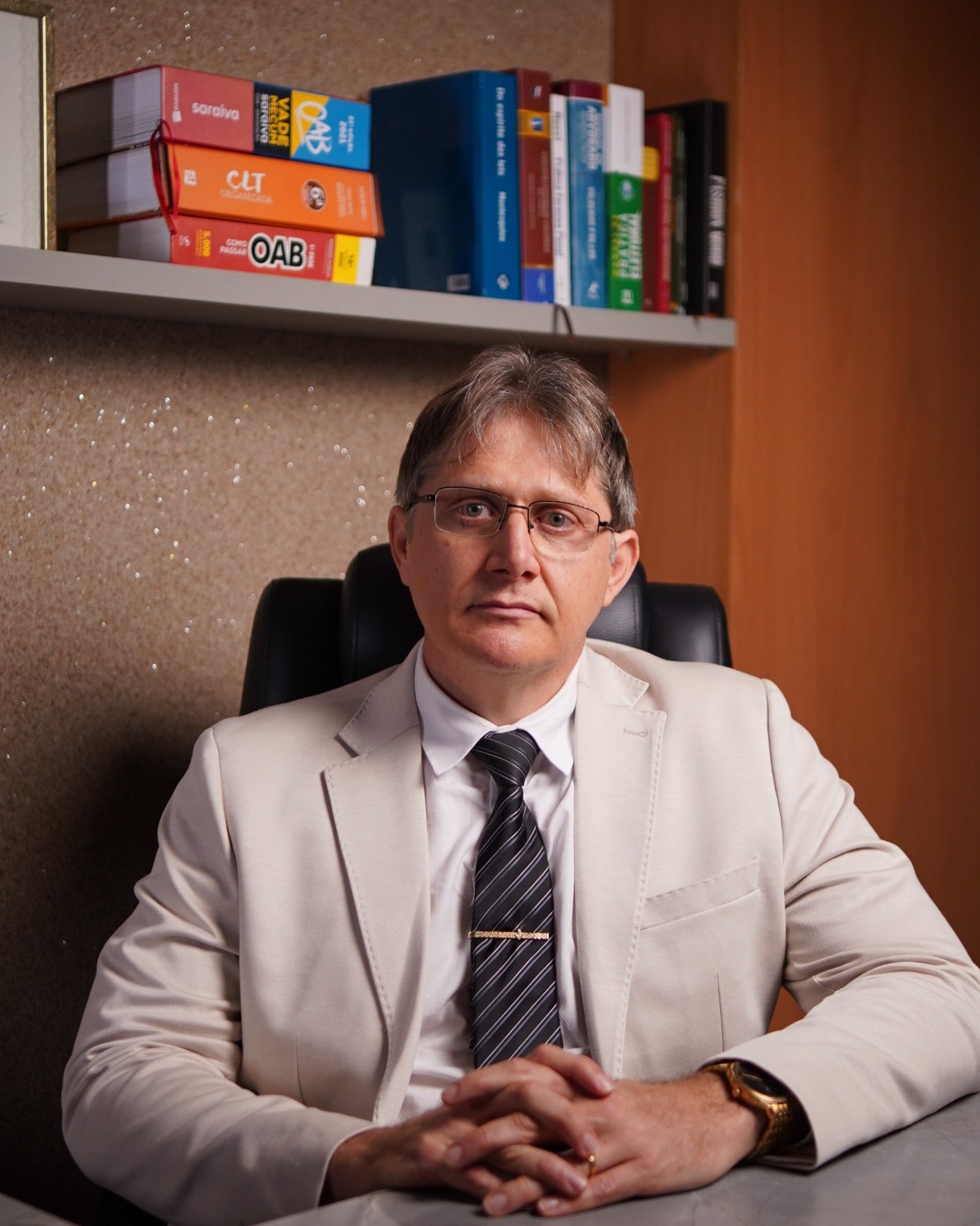Nicodemos Diniz em escritório de advocacia